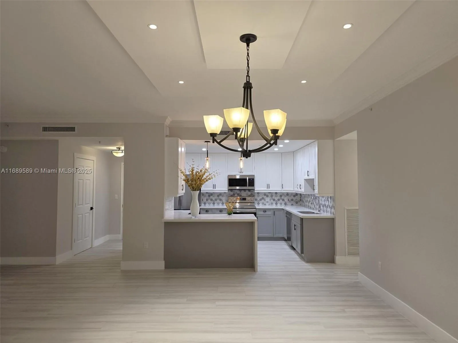 Coral Gables, Florida 33134, United States, 3 Bedrooms Bedrooms, ,4 BathroomsBathrooms,Residential,Active,33658