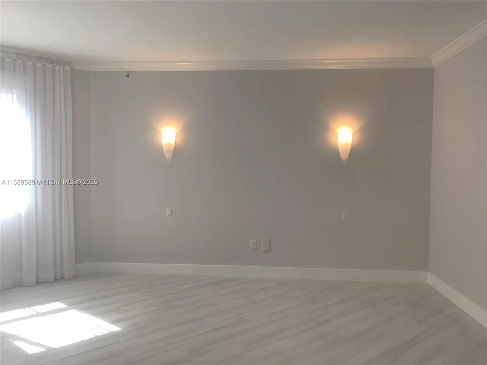 Coral Gables, Florida 33134, United States, 3 Bedrooms Bedrooms, ,4 BathroomsBathrooms,Residential,Active,33658