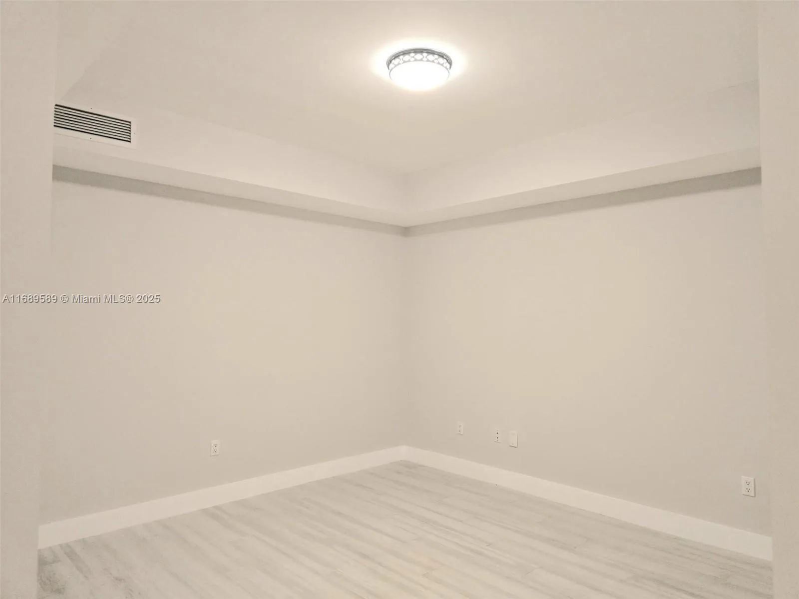 Coral Gables, Florida 33134, United States, 3 Bedrooms Bedrooms, ,4 BathroomsBathrooms,Residential,Active,33658