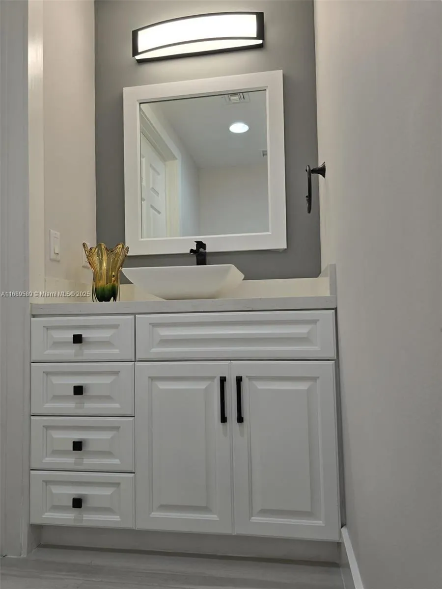 Coral Gables, Florida 33134, United States, 3 Bedrooms Bedrooms, ,4 BathroomsBathrooms,Residential,Active,33658