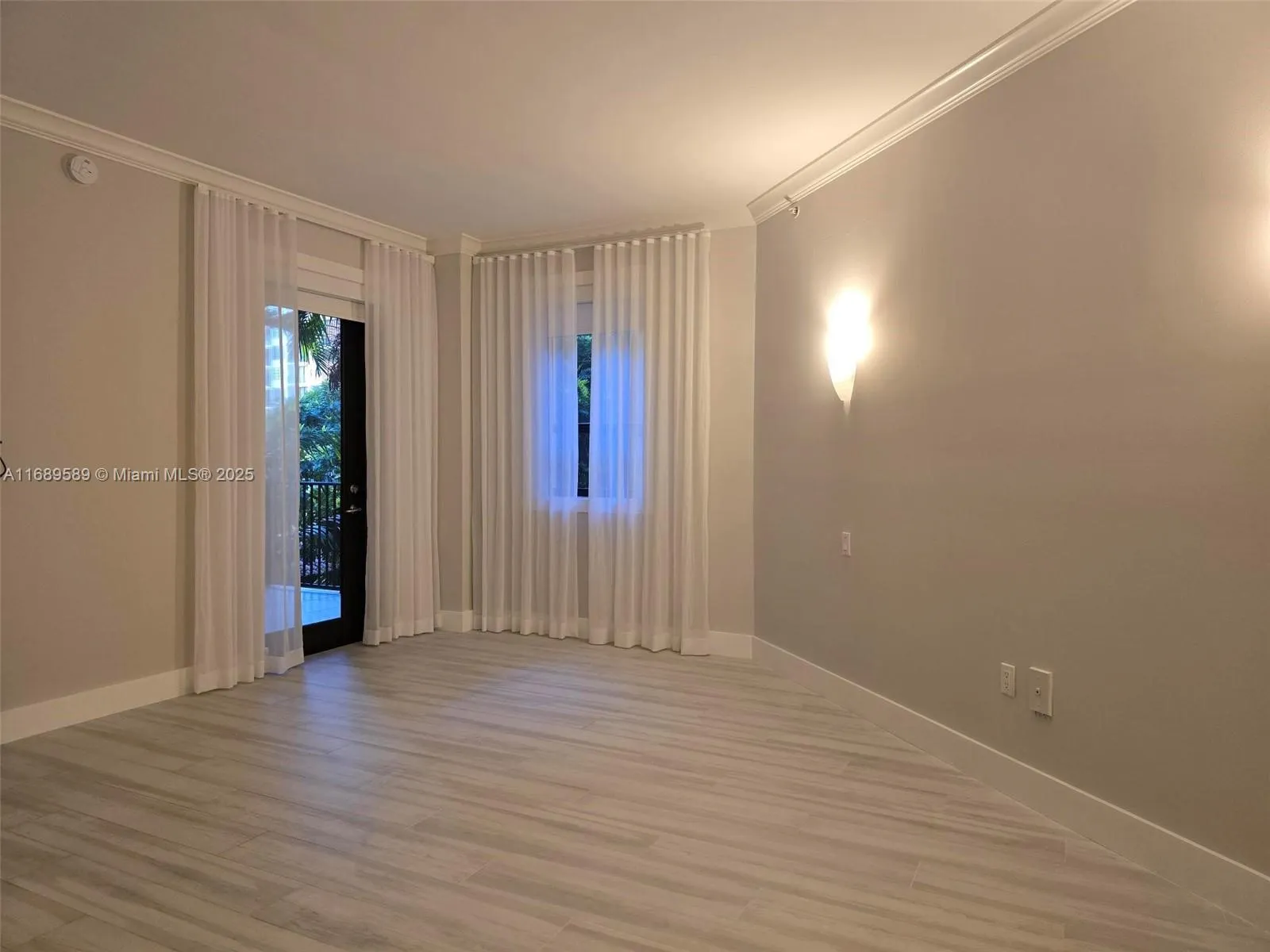 Coral Gables, Florida 33134, United States, 3 Bedrooms Bedrooms, ,4 BathroomsBathrooms,Residential,Active,33658