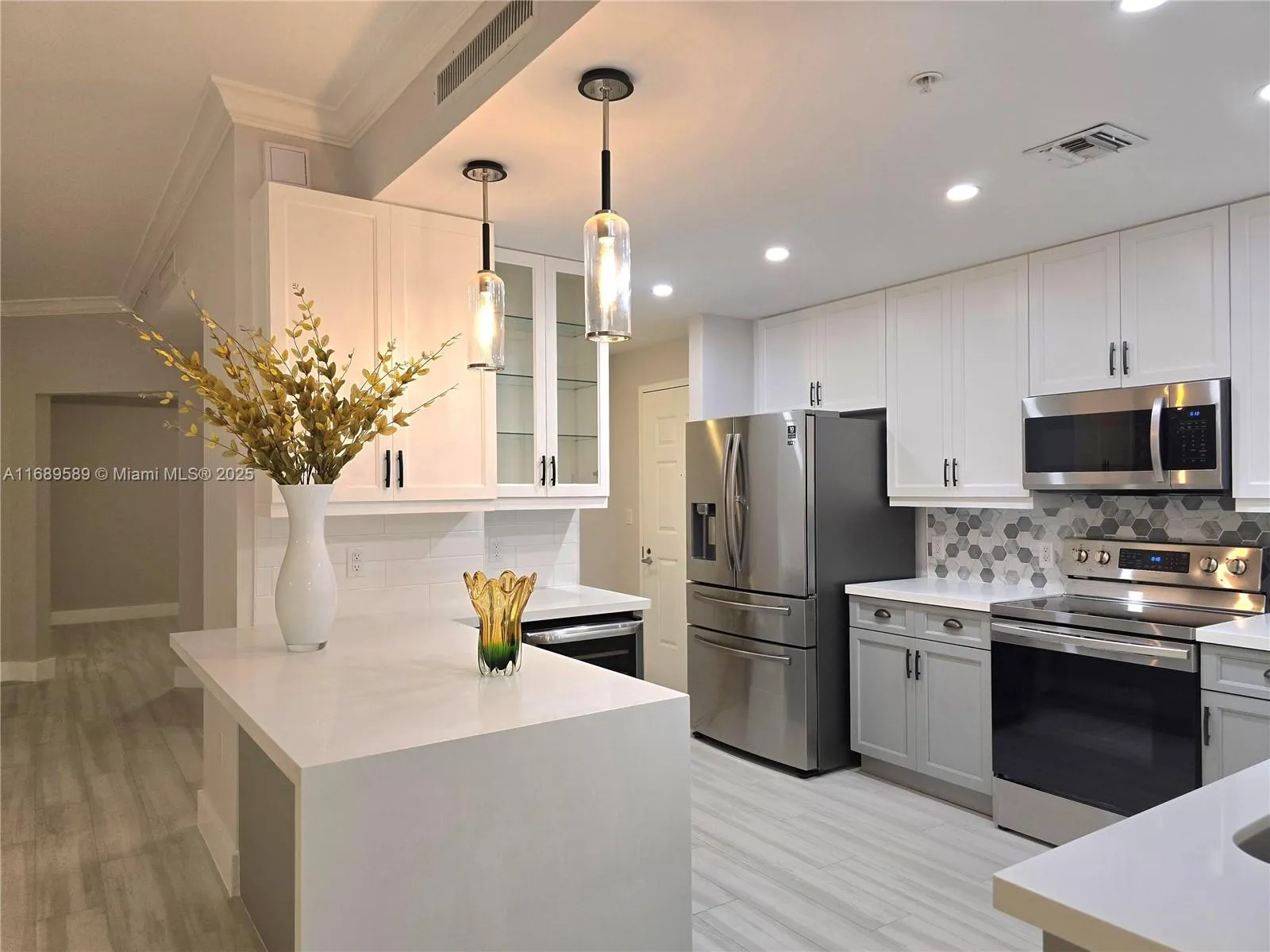 Coral Gables, Florida 33134, United States, 3 Bedrooms Bedrooms, ,4 BathroomsBathrooms,Residential,Active,33658