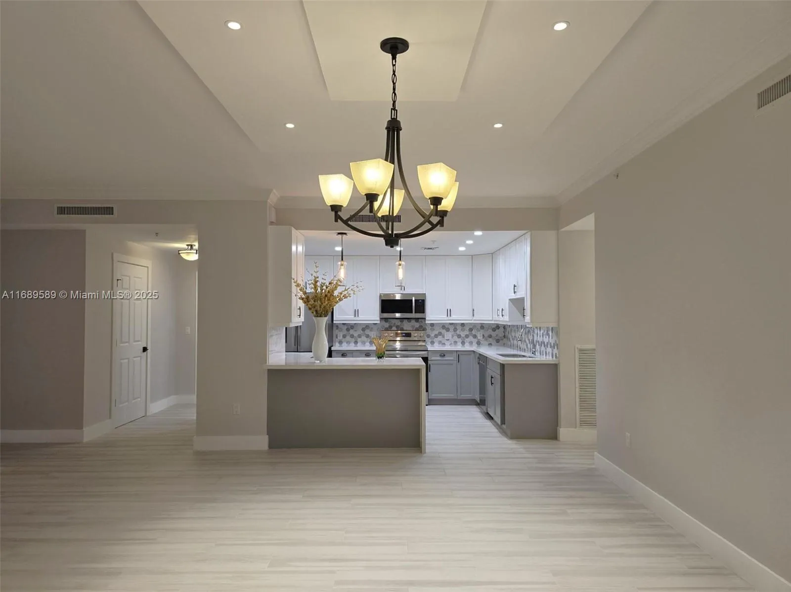 Coral Gables, Florida 33134, United States, 3 Bedrooms Bedrooms, ,4 BathroomsBathrooms,Residential,Active,33658