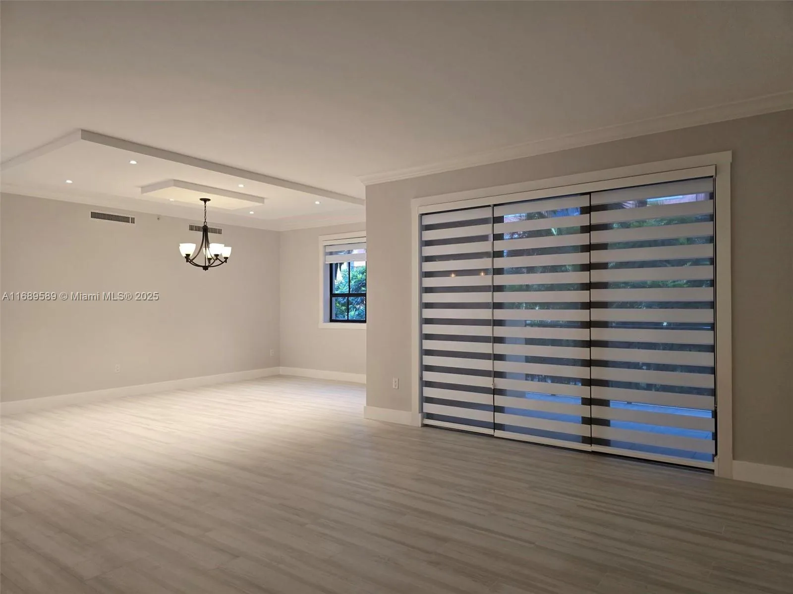 Coral Gables, Florida 33134, United States, 3 Bedrooms Bedrooms, ,4 BathroomsBathrooms,Residential,Active,33658
