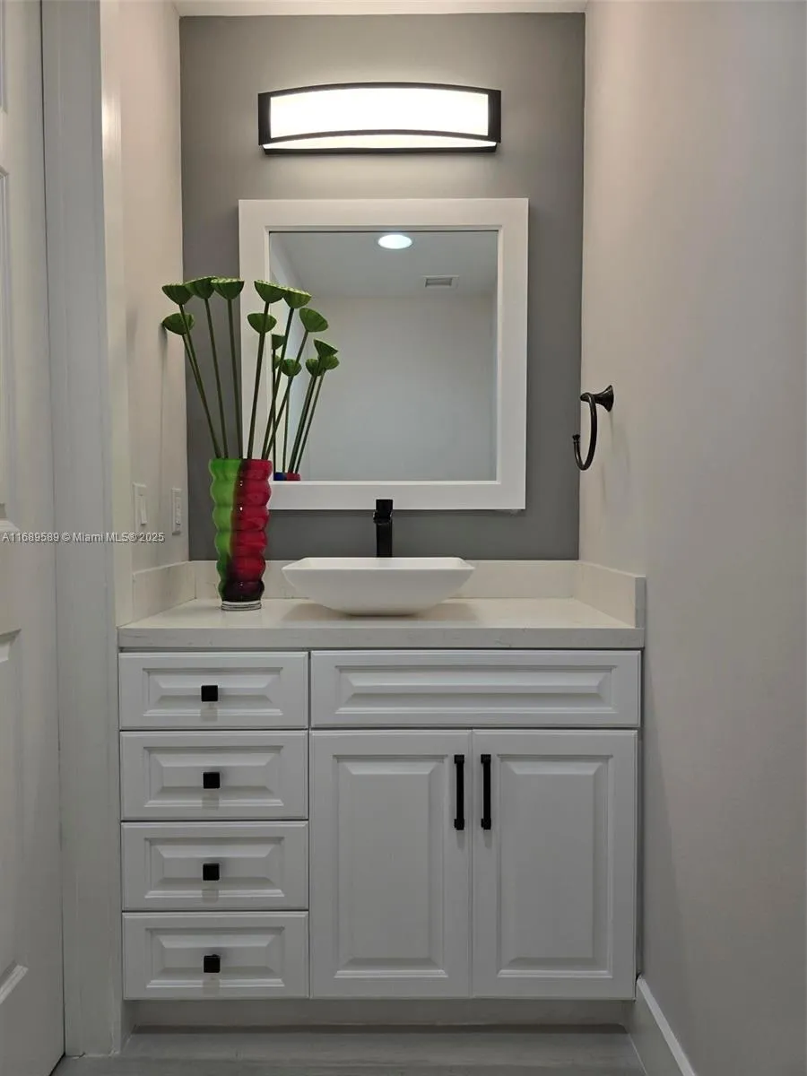 Coral Gables, Florida 33134, United States, 3 Bedrooms Bedrooms, ,4 BathroomsBathrooms,Residential,Active,33658