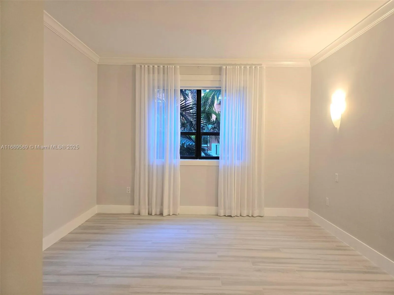 Coral Gables, Florida 33134, United States, 3 Bedrooms Bedrooms, ,4 BathroomsBathrooms,Residential,Active,33658