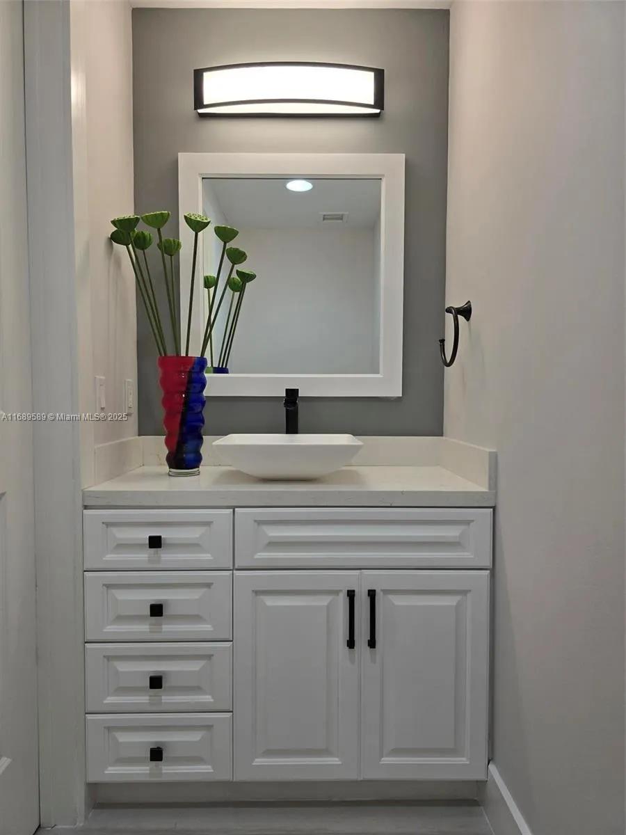 Coral Gables, Florida 33134, United States, 3 Bedrooms Bedrooms, ,4 BathroomsBathrooms,Residential,Active,33658