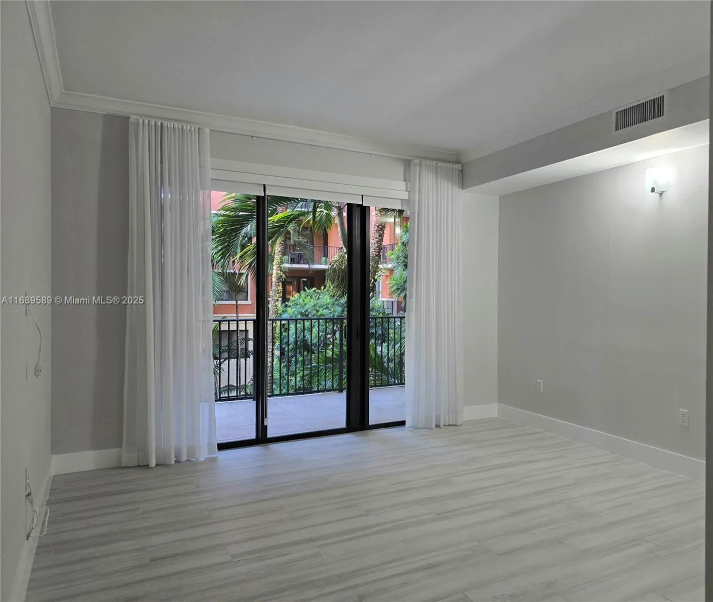 Coral Gables, Florida 33134, United States, 3 Bedrooms Bedrooms, ,4 BathroomsBathrooms,Residential,Active,33658