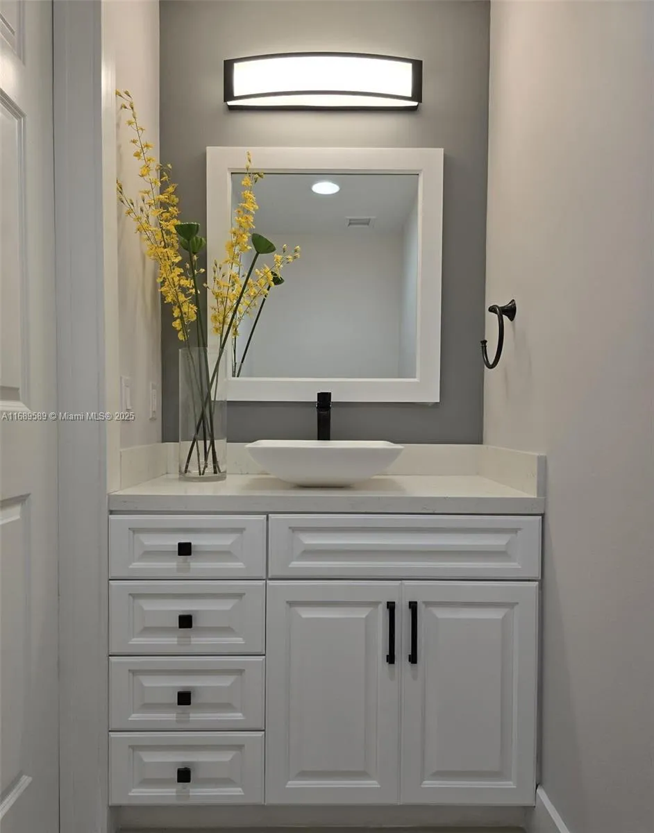 Coral Gables, Florida 33134, United States, 3 Bedrooms Bedrooms, ,4 BathroomsBathrooms,Residential,Active,33658