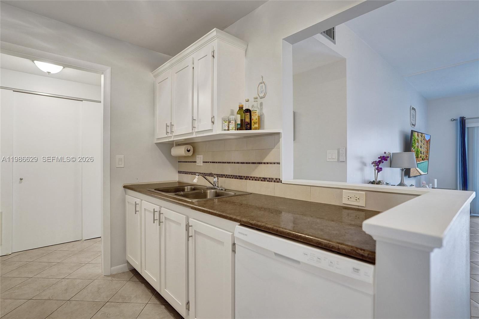 LADO DEL RIO CONDO - Residential Lease