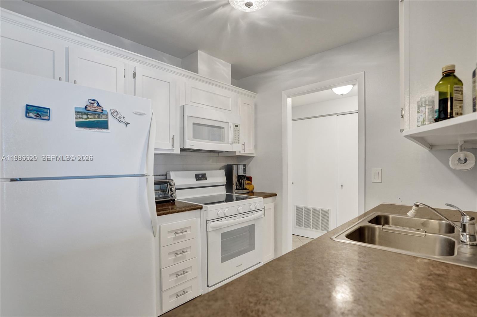 LADO DEL RIO CONDO - Residential Lease