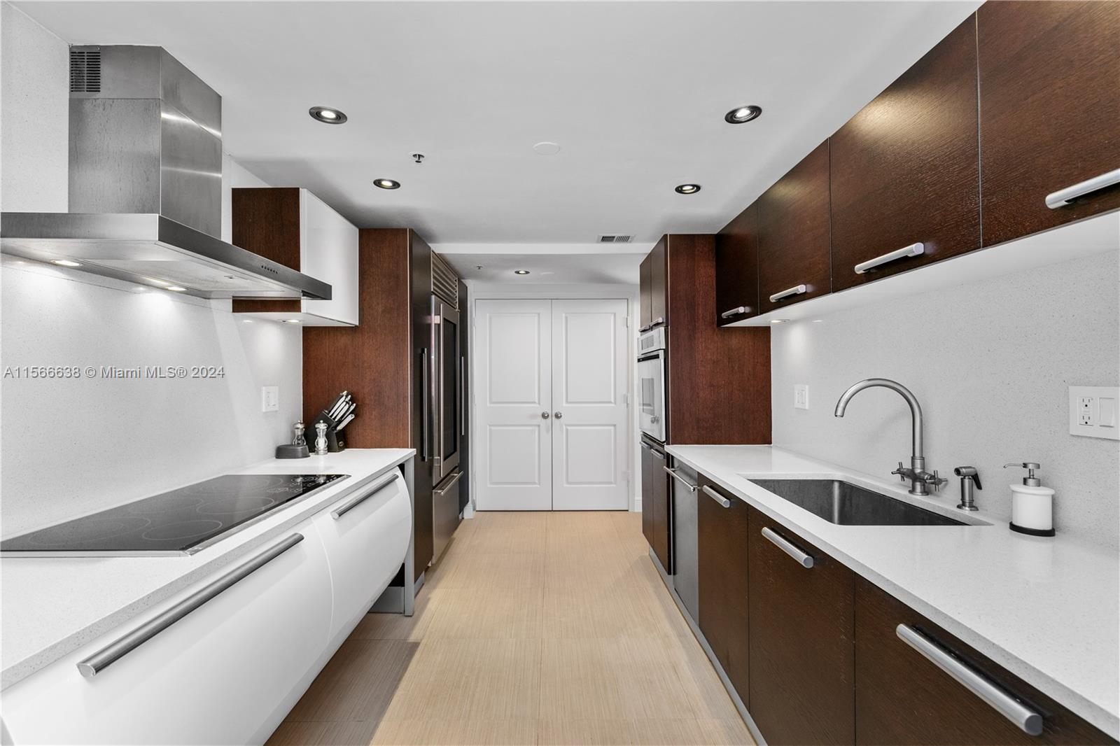 VILLA REGINA CONDO - Residential