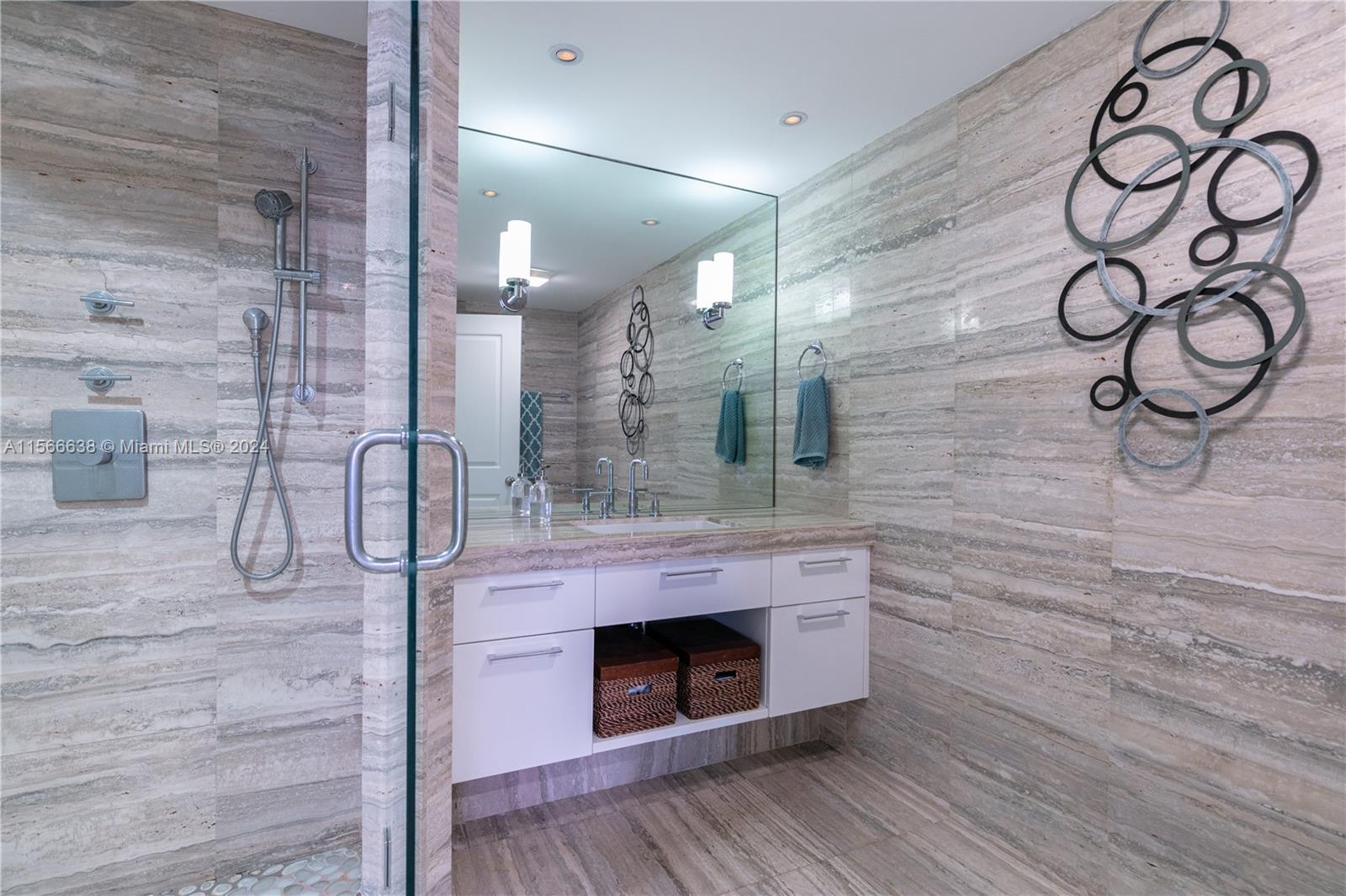 VILLA REGINA CONDO - Residential