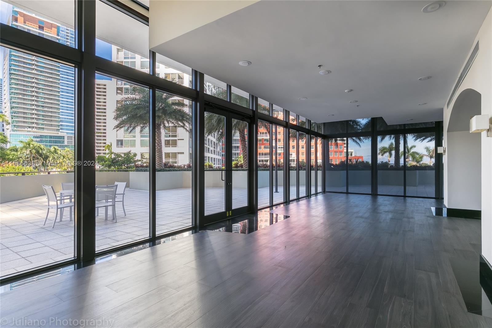 VILLA REGINA CONDO - Residential