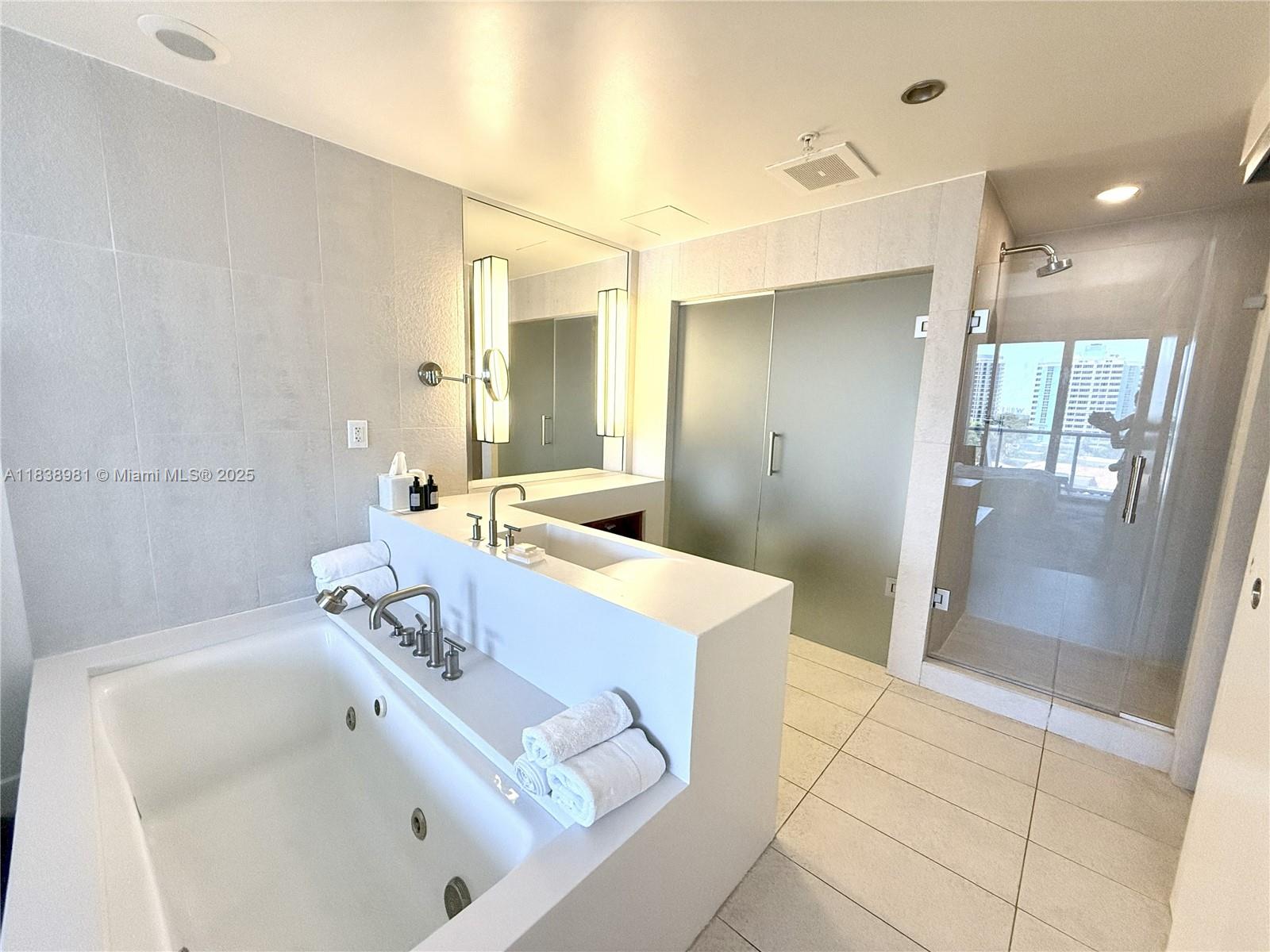 3101 Bayshore Dr 704