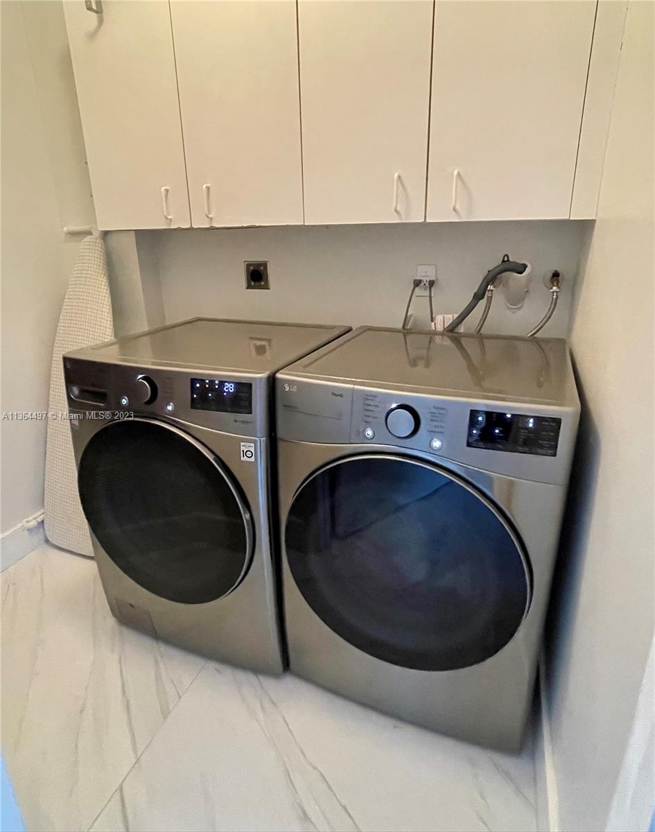 OAK CREEK - Residential