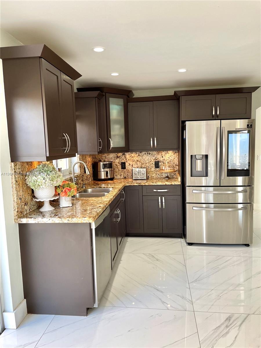 OAK CREEK - Residential