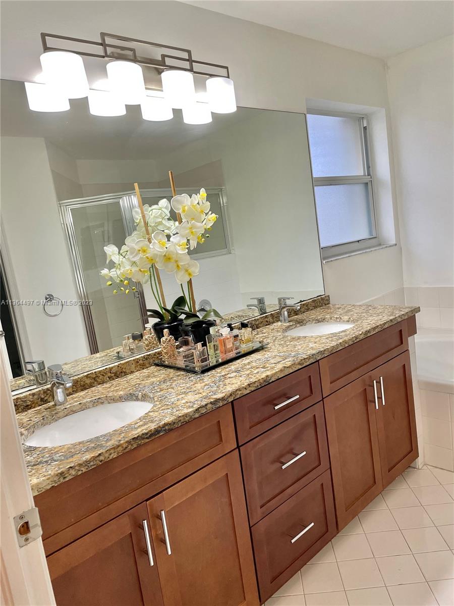 OAK CREEK - Residential