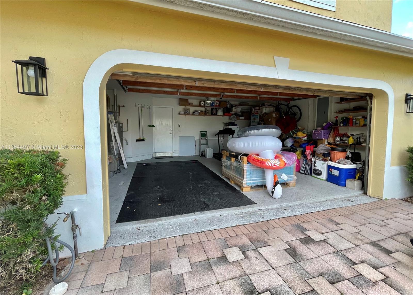 OAK CREEK - Residential