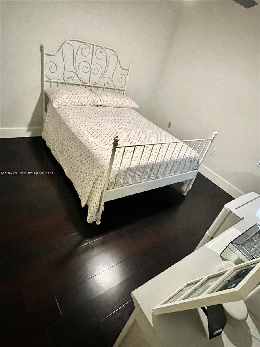 OAK CREEK - Residential