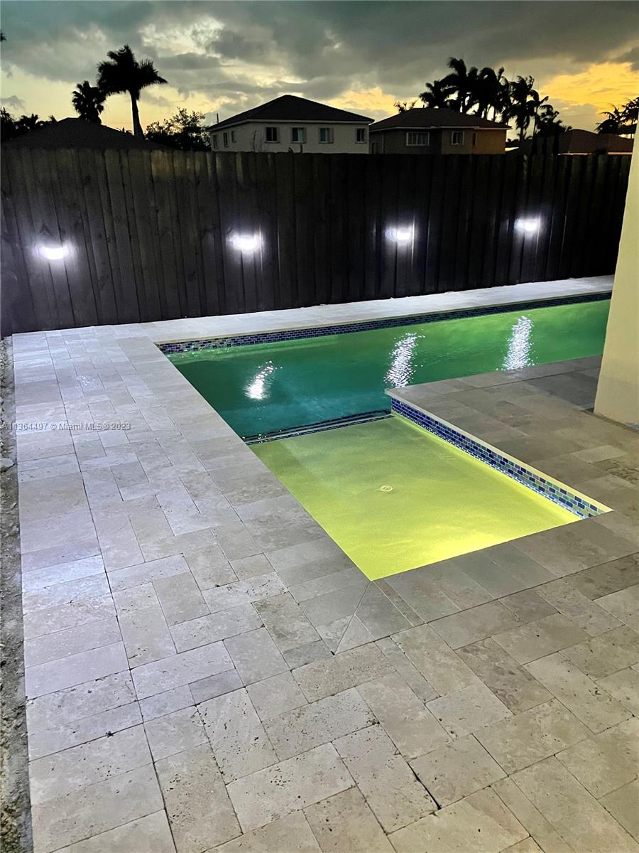 OAK CREEK - Residential