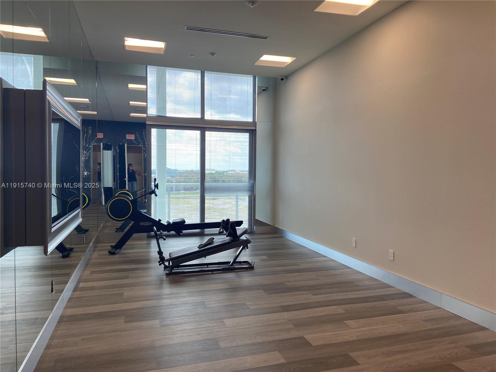 METROPICA NORTH TOWER ONE - Residential