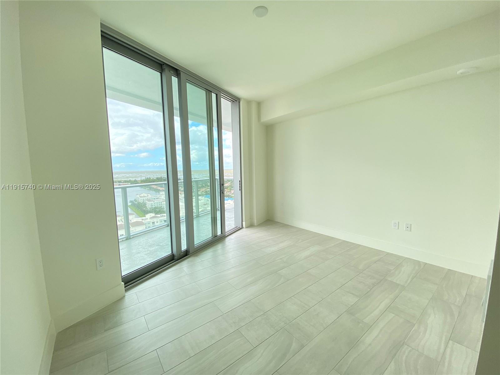 METROPICA NORTH TOWER ONE - Residential