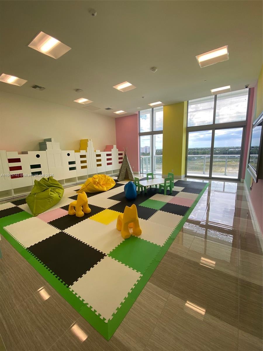 METROPICA NORTH TOWER ONE - Residential