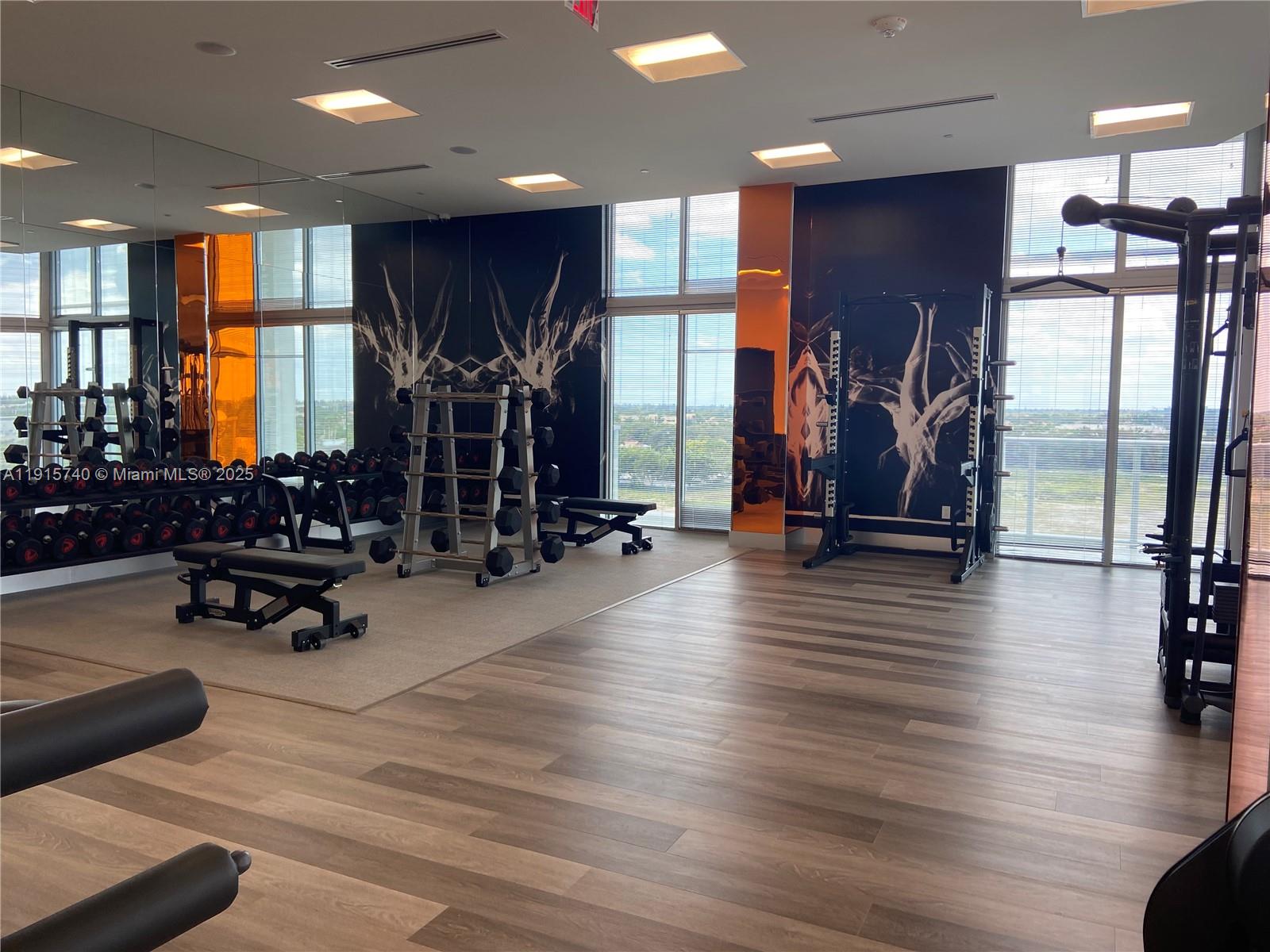 METROPICA NORTH TOWER ONE - Residential