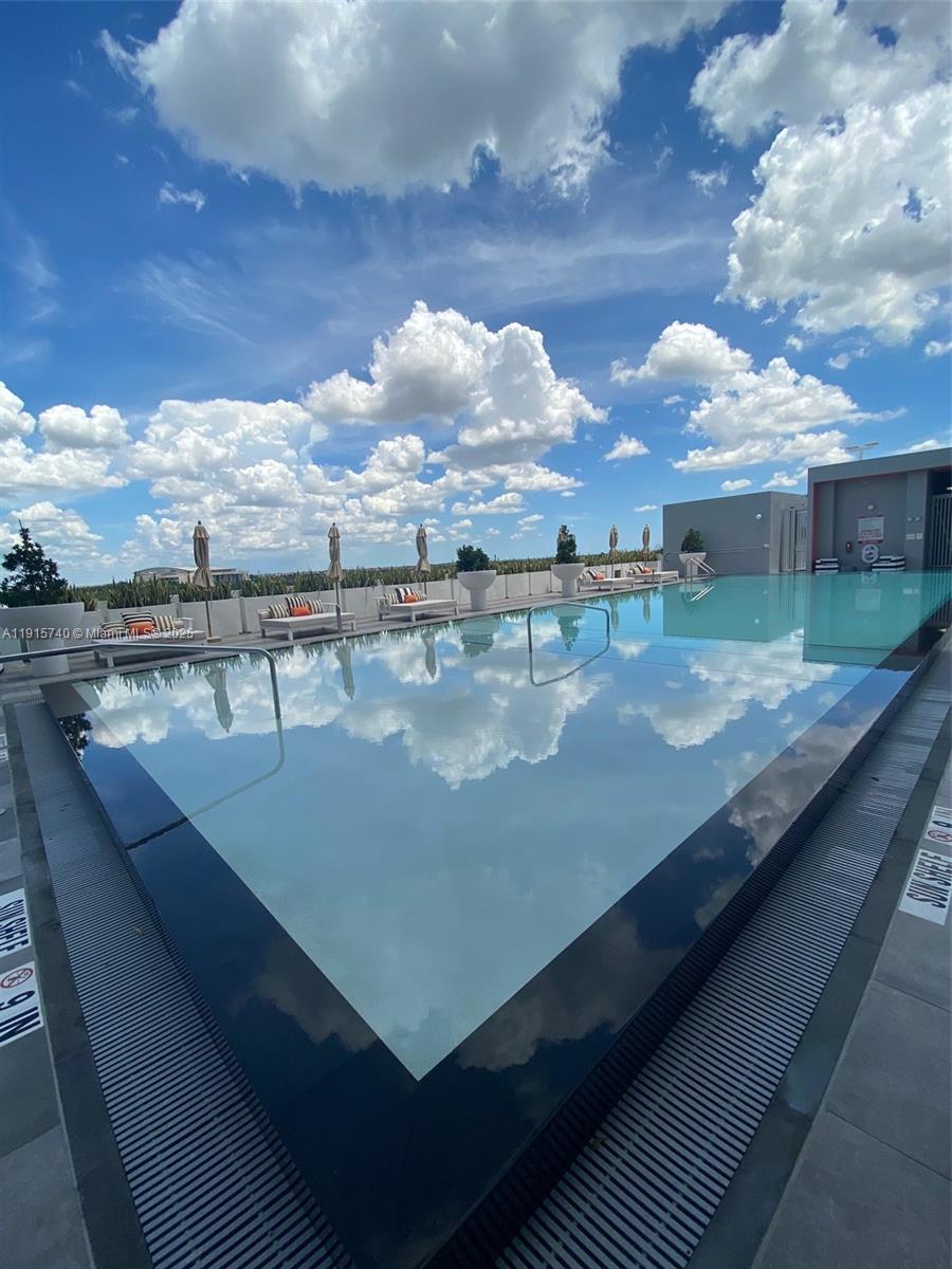 METROPICA NORTH TOWER ONE - Residential