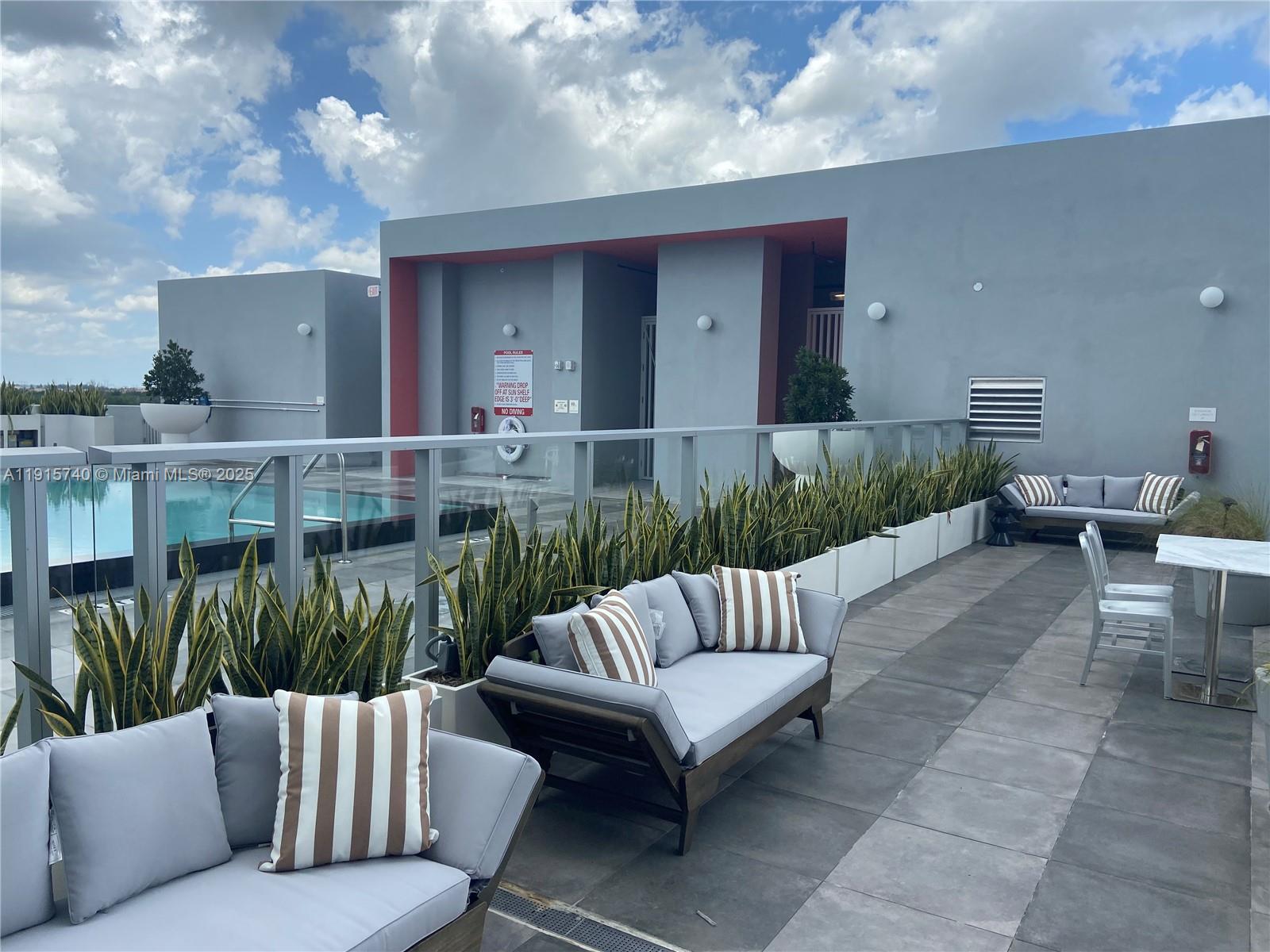 METROPICA NORTH TOWER ONE - Residential