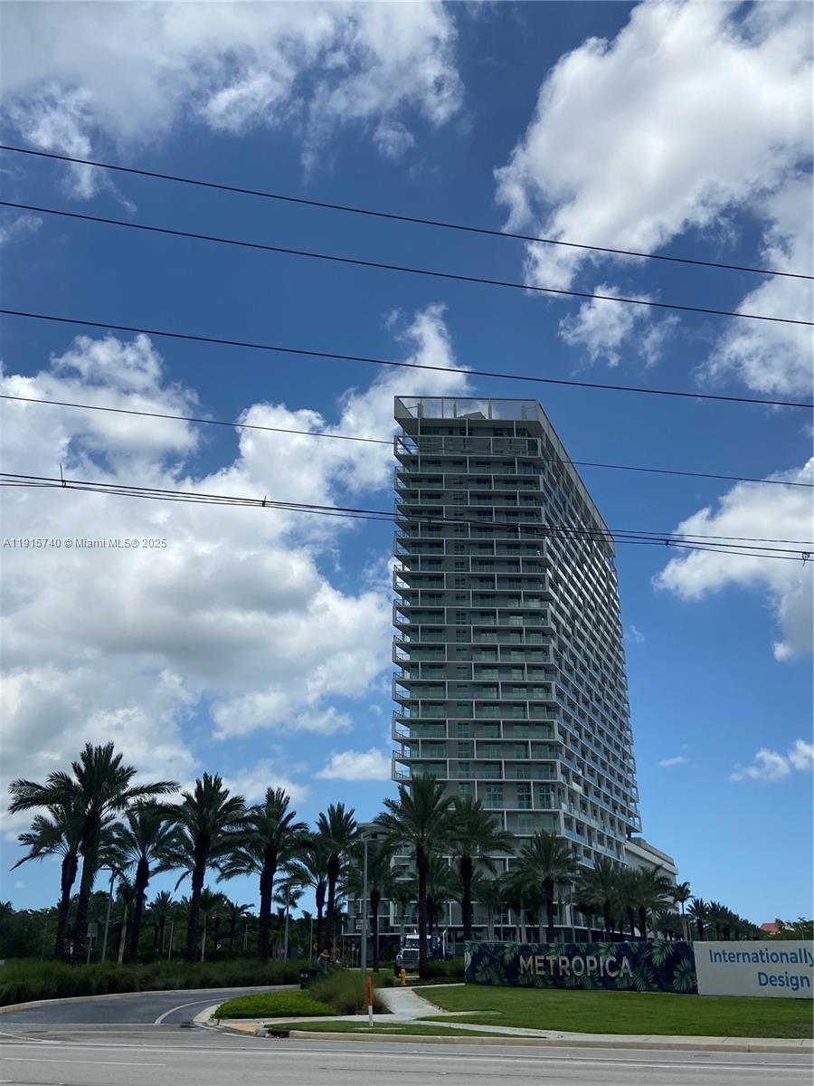METROPICA NORTH TOWER ONE - Residential