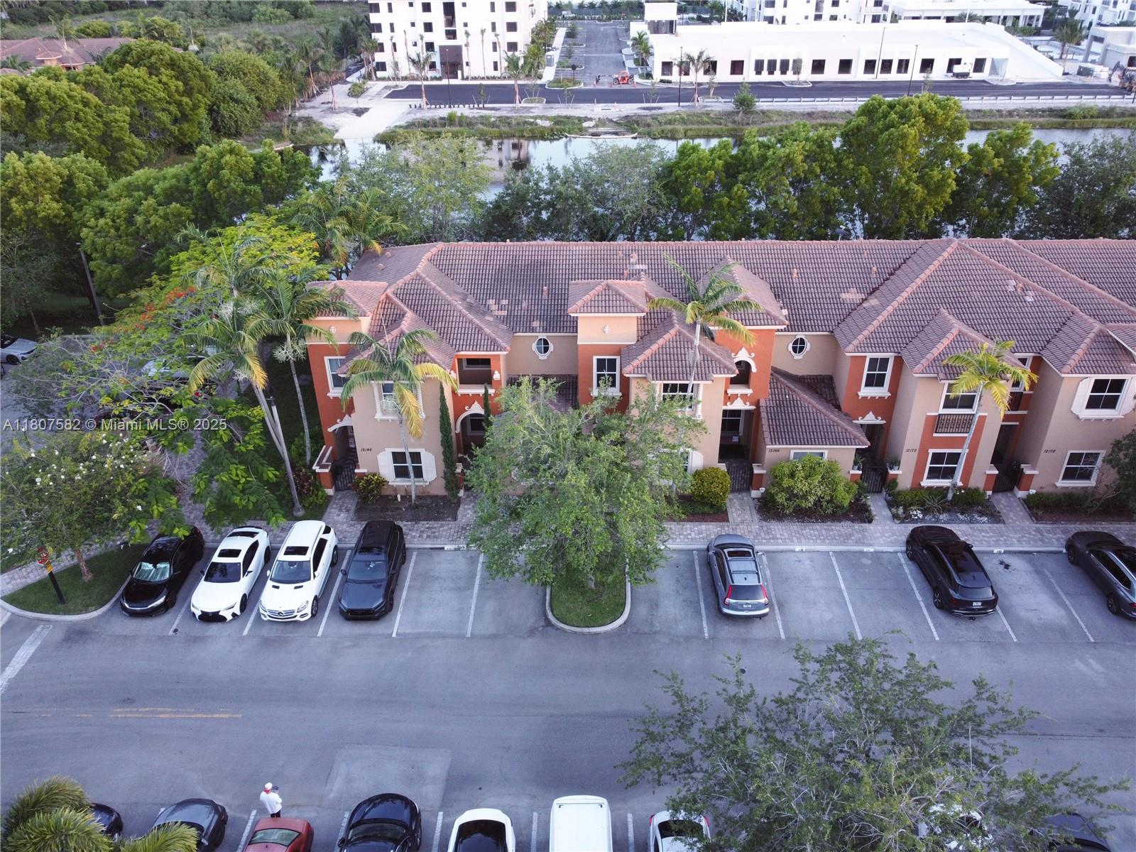 12154 Sw 27th St 1102, Miramar, Broward County, Florida - 2 Bedrooms  
3 Bathrooms - 