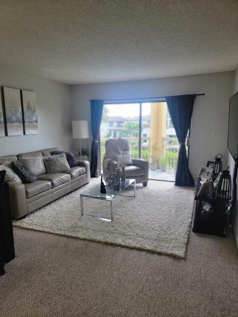 Condominium in Doral FL 8290 Lake Dr.jpg