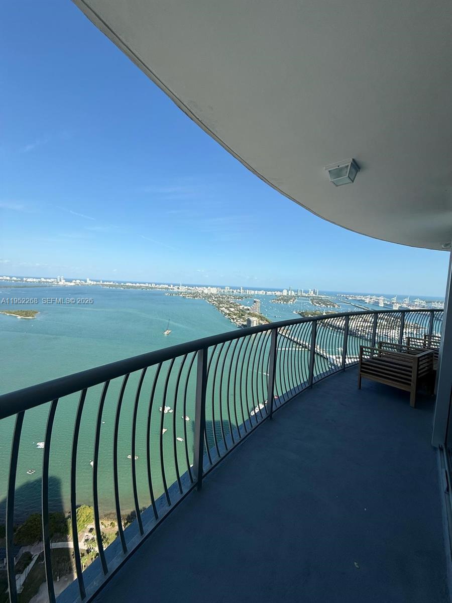 View photos, virtual tours, details... 1750 N Bayshore Dr 5401