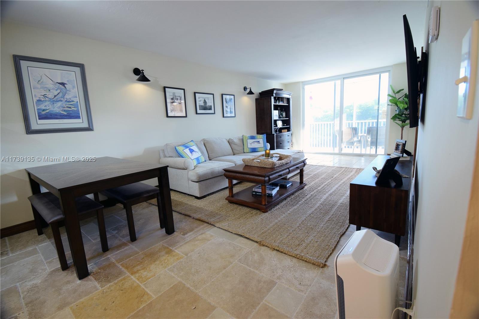 HARBOUR HALL INLET CLUB C - Residential