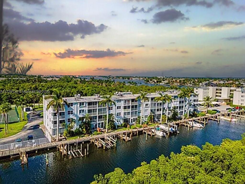 HARBOUR HALL INLET CLUB C - Residential