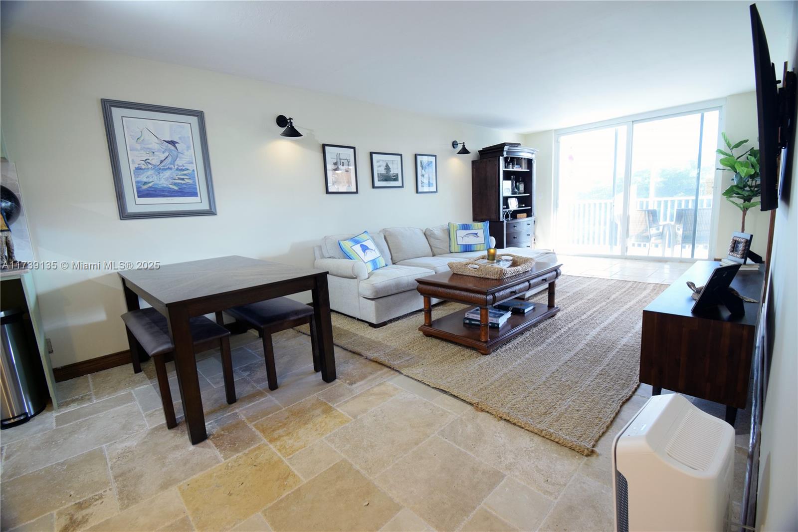 HARBOUR HALL INLET CLUB C - Residential