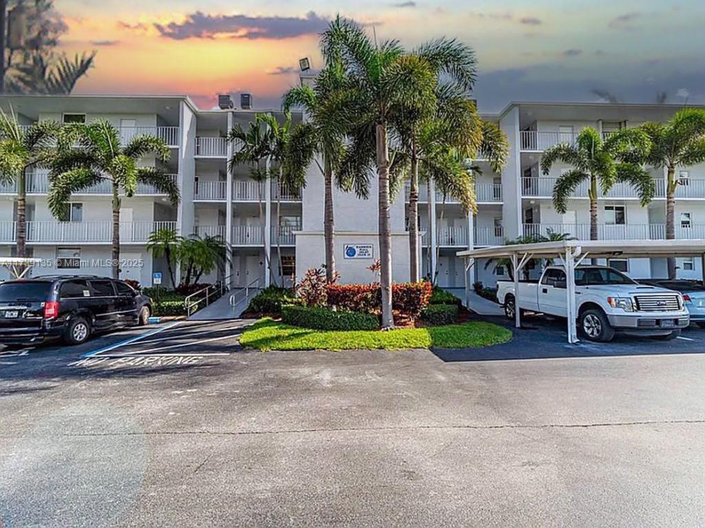 HARBOUR HALL INLET CLUB C - Residential