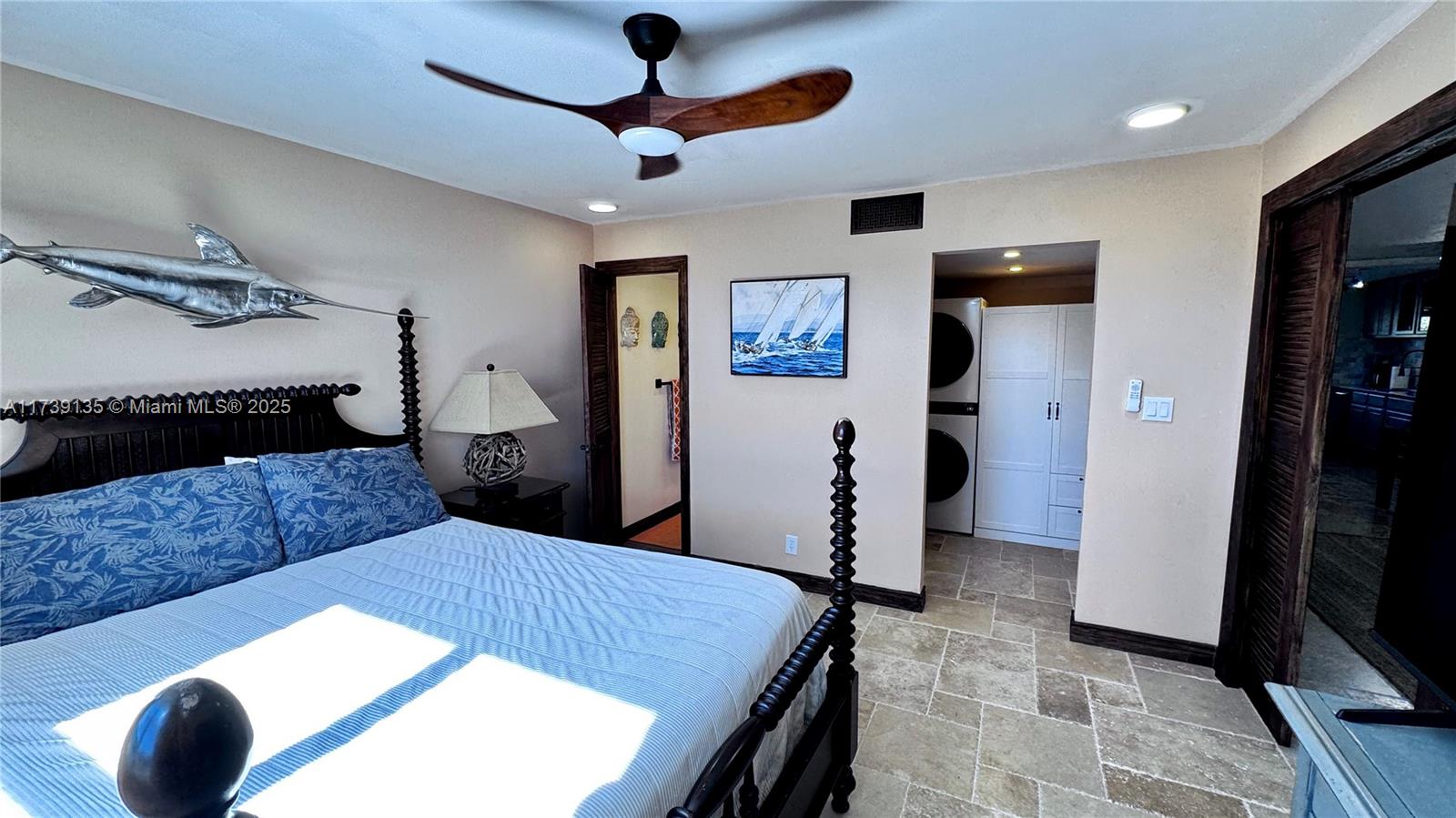 HARBOUR HALL INLET CLUB C - Residential