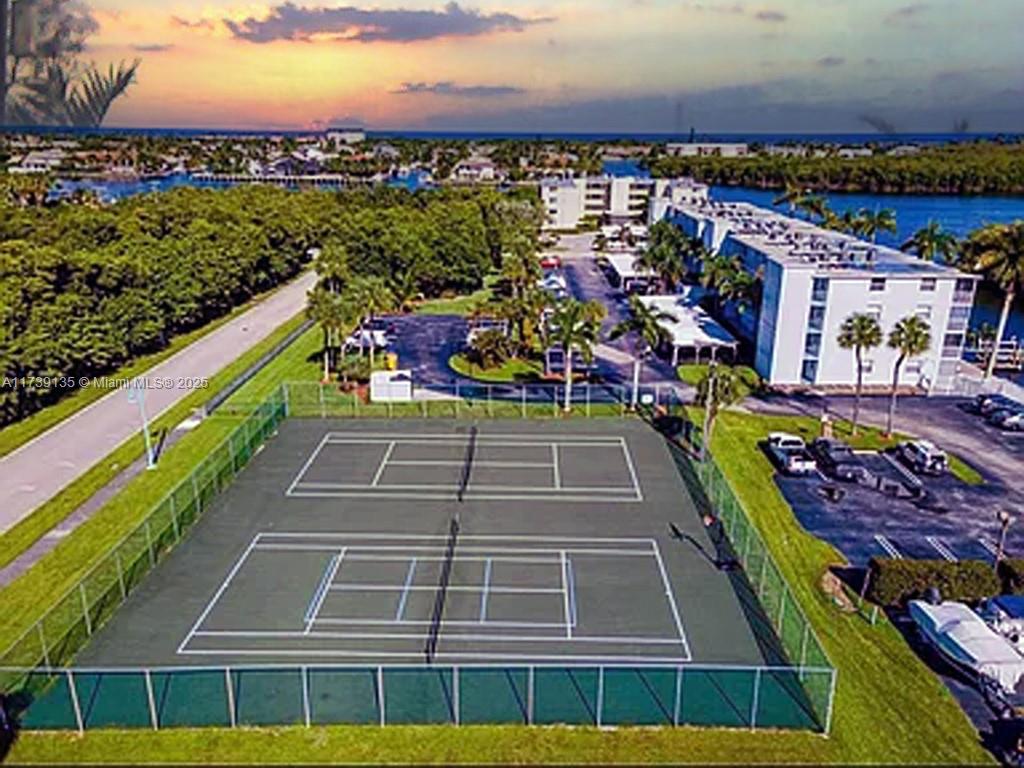 HARBOUR HALL INLET CLUB C - Residential