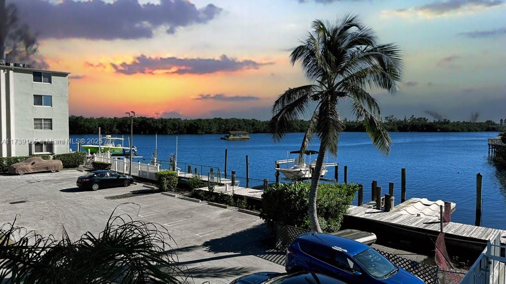 HARBOUR HALL INLET CLUB C - Residential