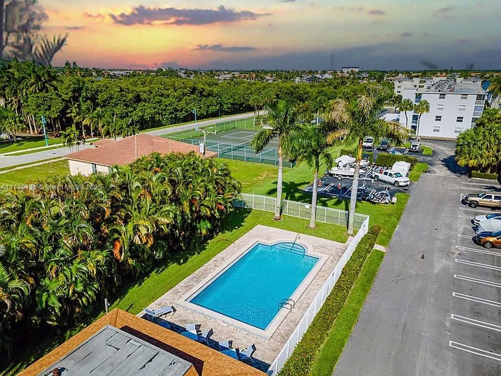 HARBOUR HALL INLET CLUB C - Residential