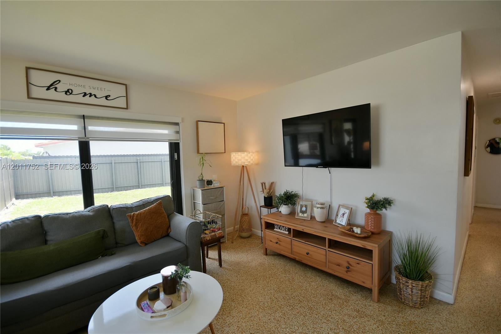 FONTAINEBLEAU GARDENS 1ST - Residential