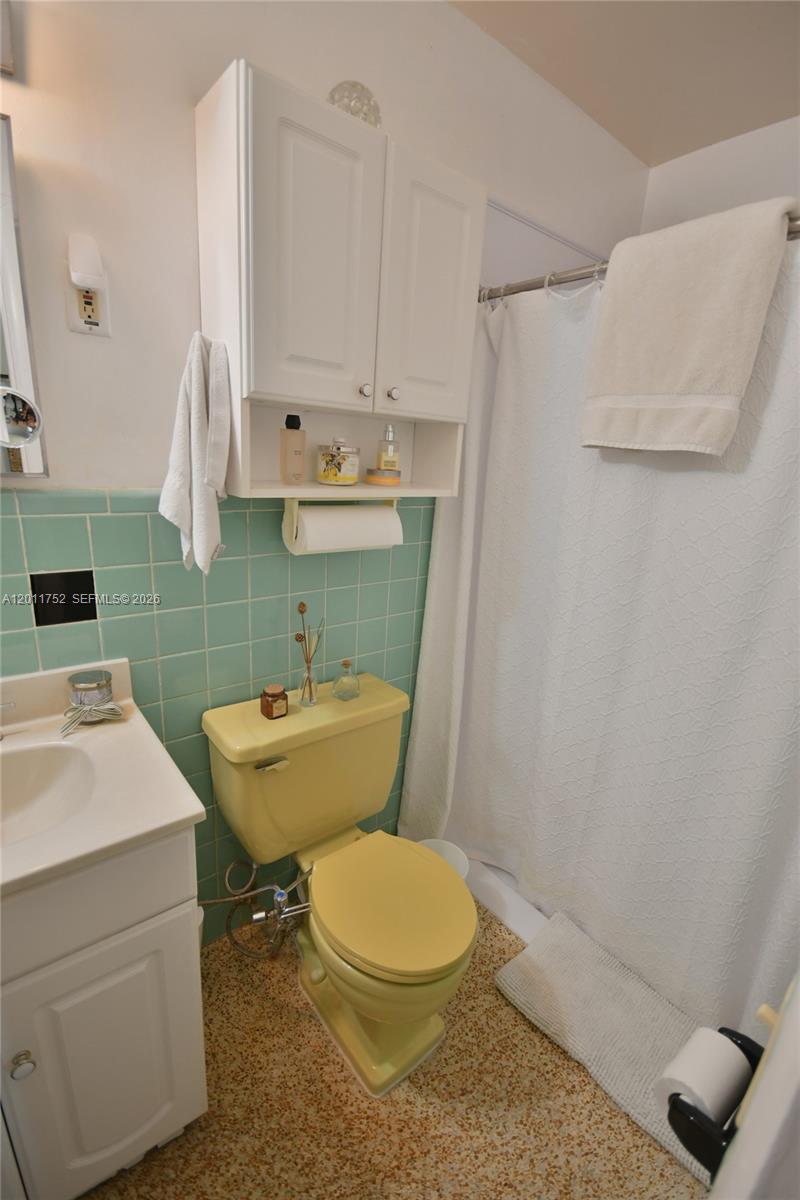 FONTAINEBLEAU GARDENS 1ST - Residential