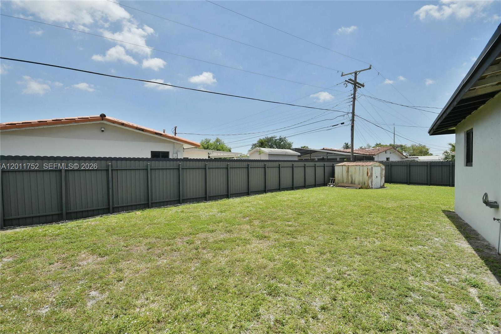 FONTAINEBLEAU GARDENS 1ST - Residential