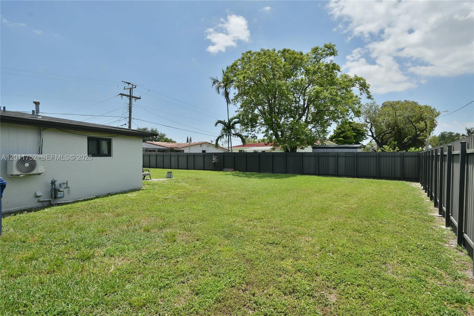 FONTAINEBLEAU GARDENS 1ST - Residential