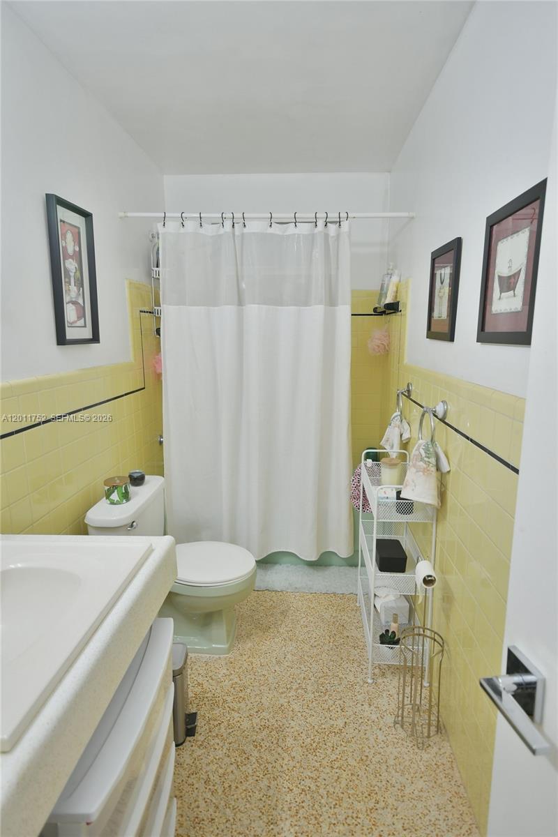 FONTAINEBLEAU GARDENS 1ST - Residential