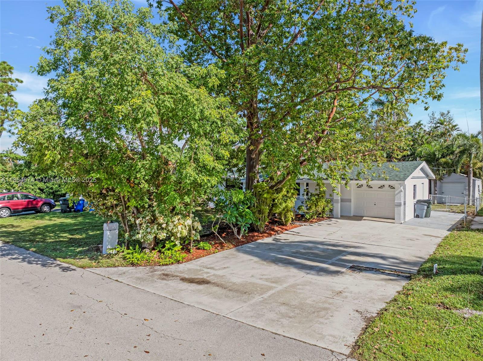 1427 DAVIS DR