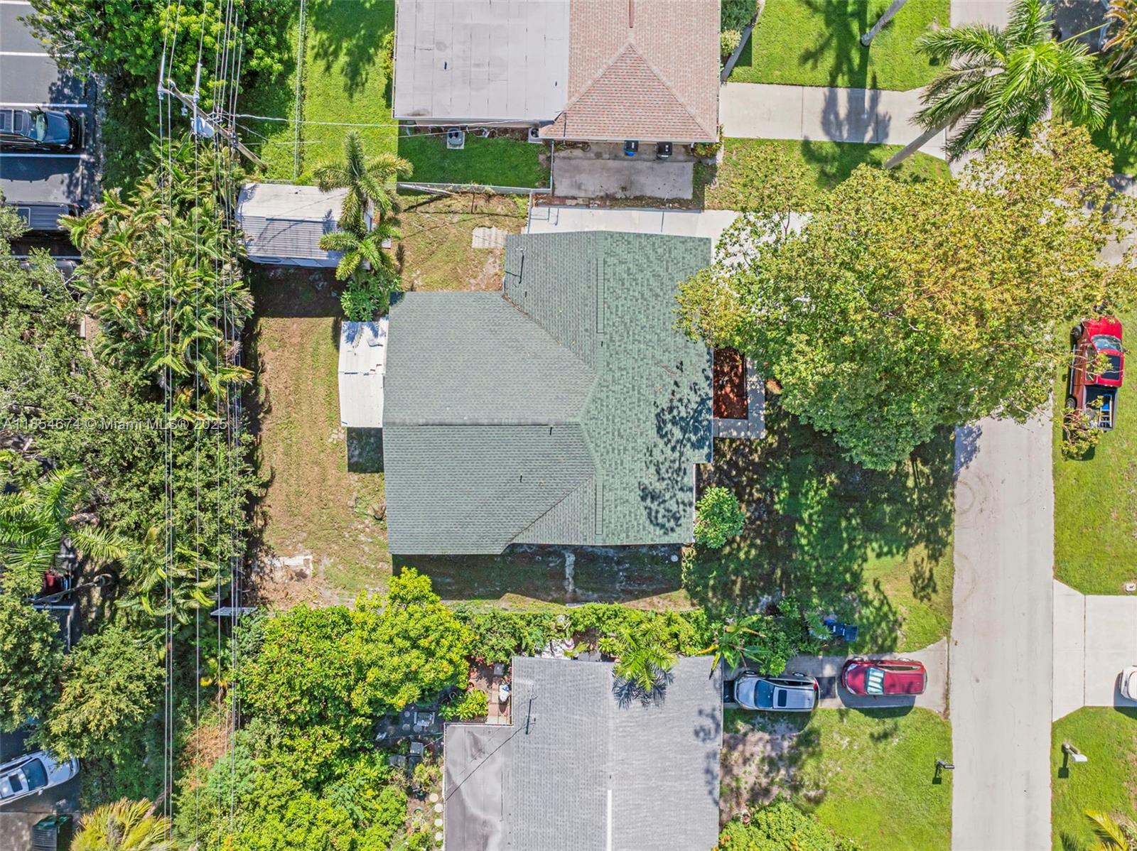 1427 DAVIS DR
